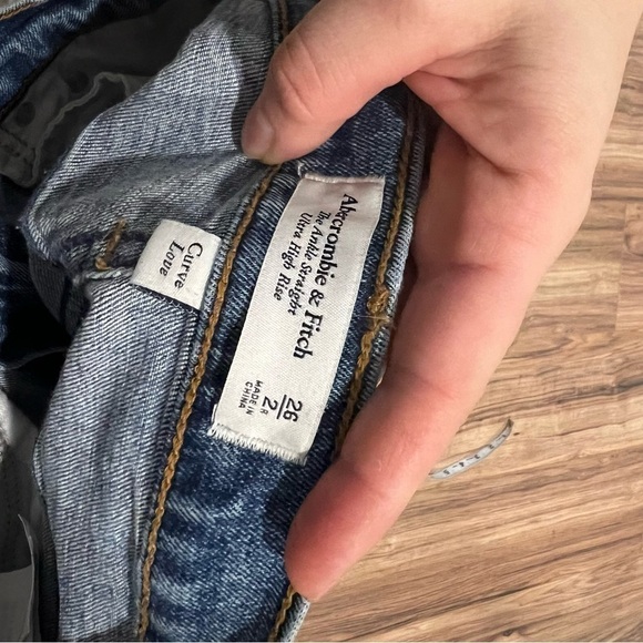 Abercrombie & Fitch Curve Love Ultra High Rise Ankle Straight Jean - Picture 5 of 9